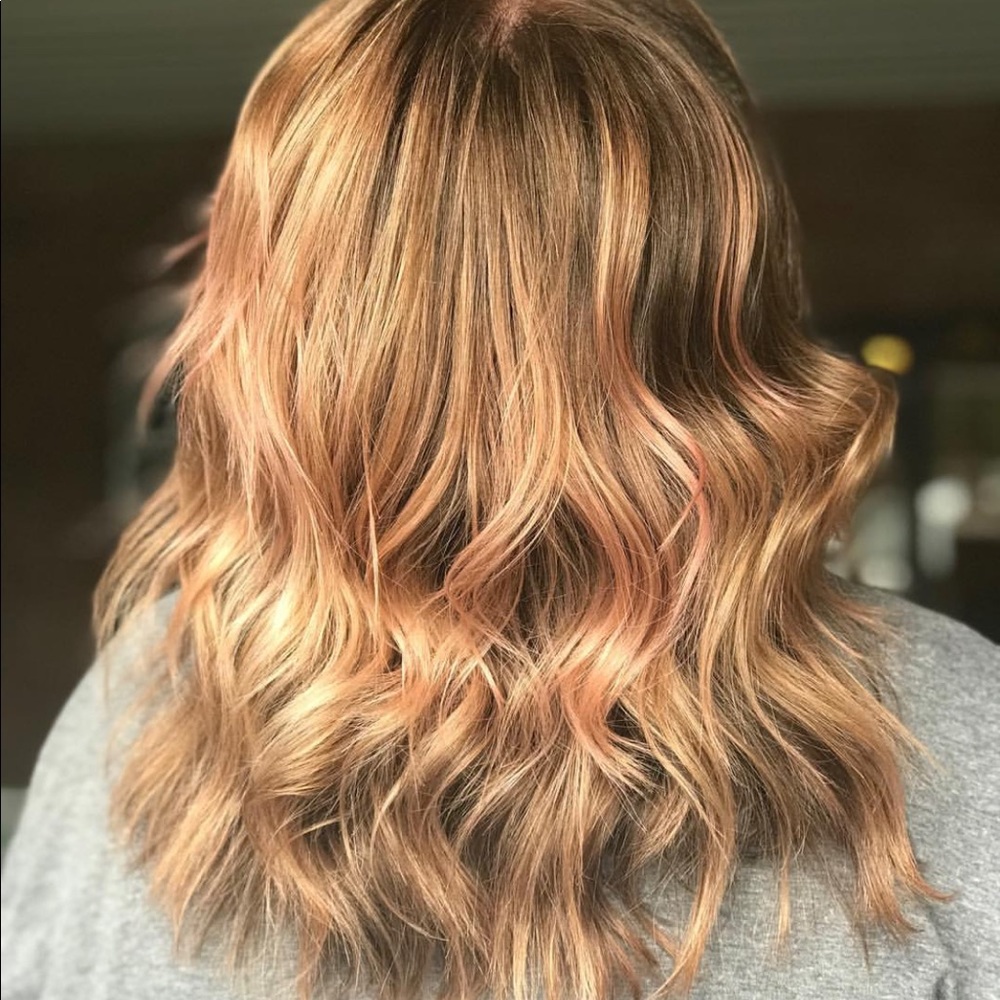 Hello I’m your posh seller Rachel 😊